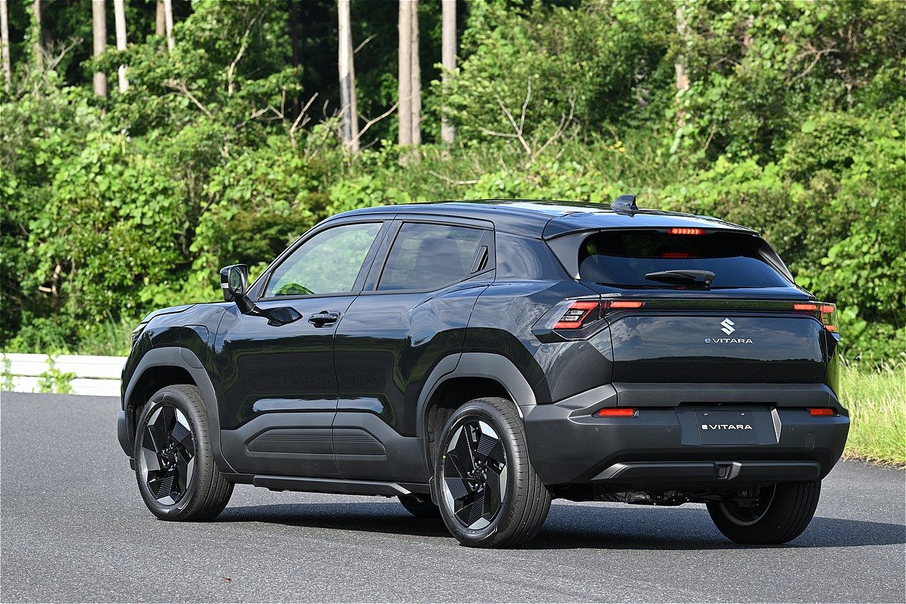 スズキの新型「eビターラ プロトタイプ」（写真：スズキ）
