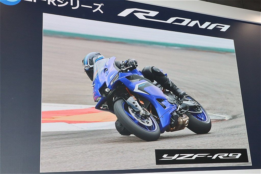 第52回 東京モーターサイクルショーに参考出品されたヤマハ「YZF-R9」（筆者撮影）