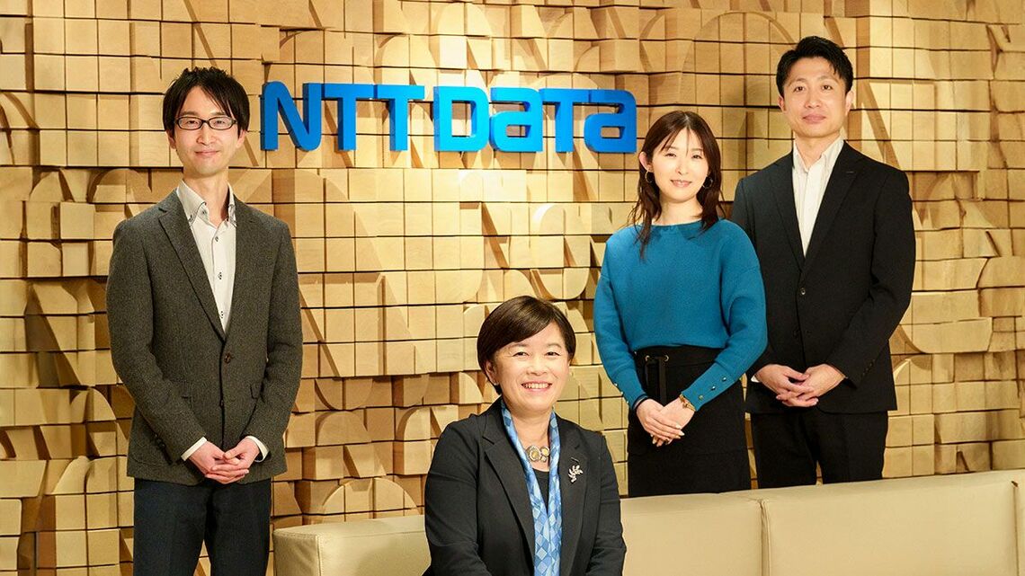 右から/熊田 良太氏、藤井 稔乃氏、豊田 麻子氏、布施 健太氏