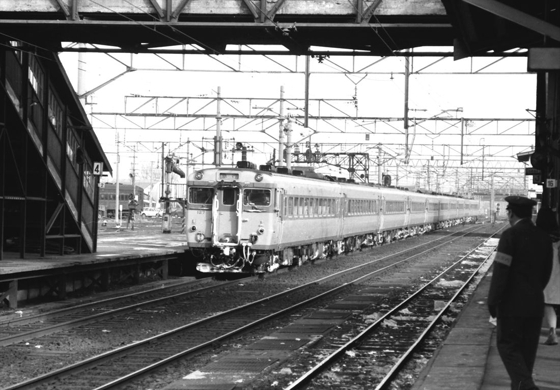 長編成のキハ56形急行列車（撮影：南正時）