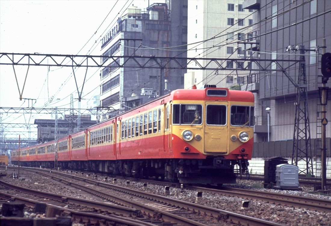 153系をベースに開発された修学旅行専用電車155系・159系（撮影：南正時）