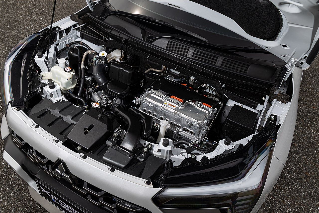 三菱の新型SUV「エクスフォースHEV」（筆者撮影）