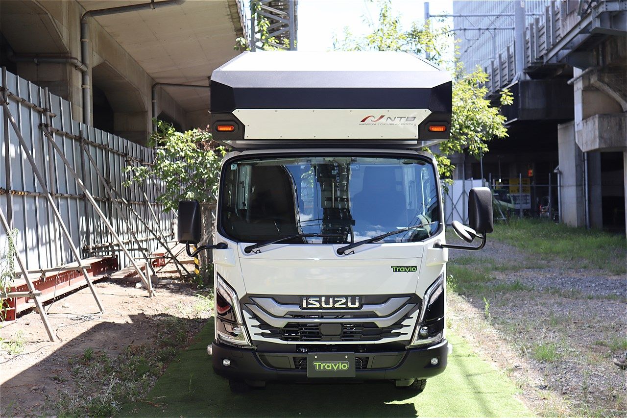 日本特種ボディーの新作キャンピングカー「エクスペディション ストライカー」（筆者撮影）