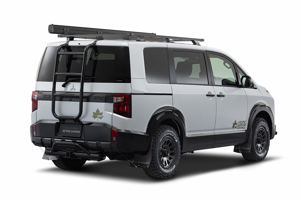 三菱の新型「デリカD:5」をベースにしたキャンピングカー「デリカD:5アクティブキャンパー ロゴス・エディション」（写真：ダイレクトカーズ）