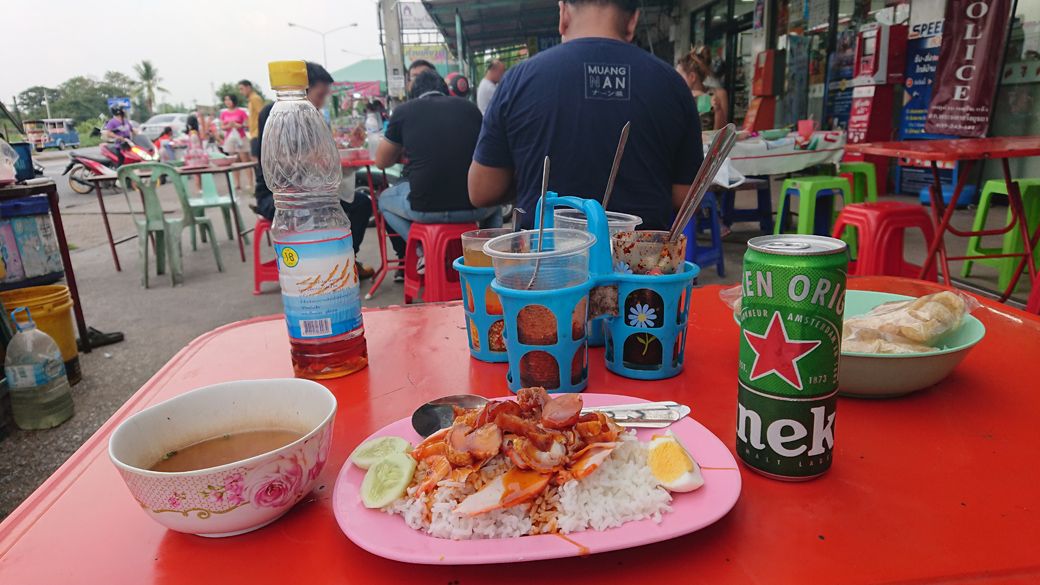 タイの屋台飯（筆者撮影）