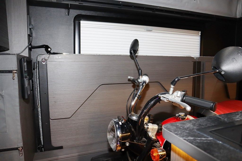 ダイレクトカーズの小型キャンピングトレーラー「ノマドア」（写真：筆者撮影）