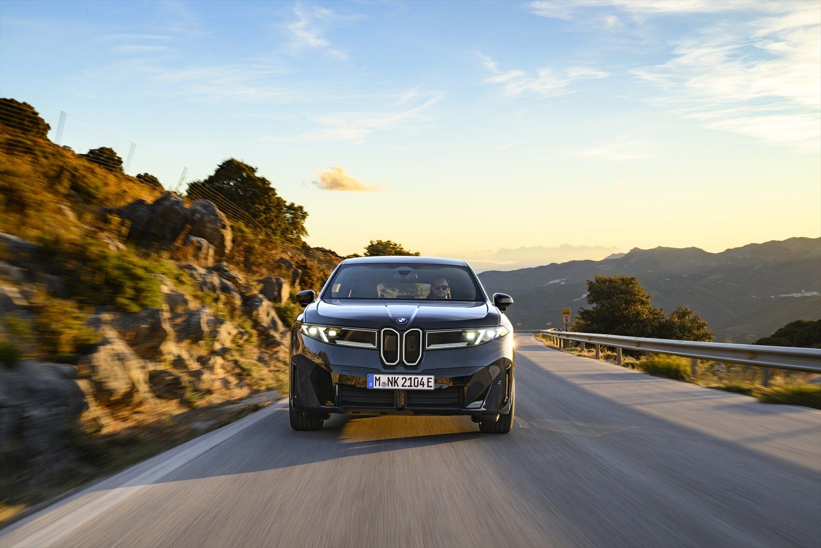 BMW iX3（写真：BMW）