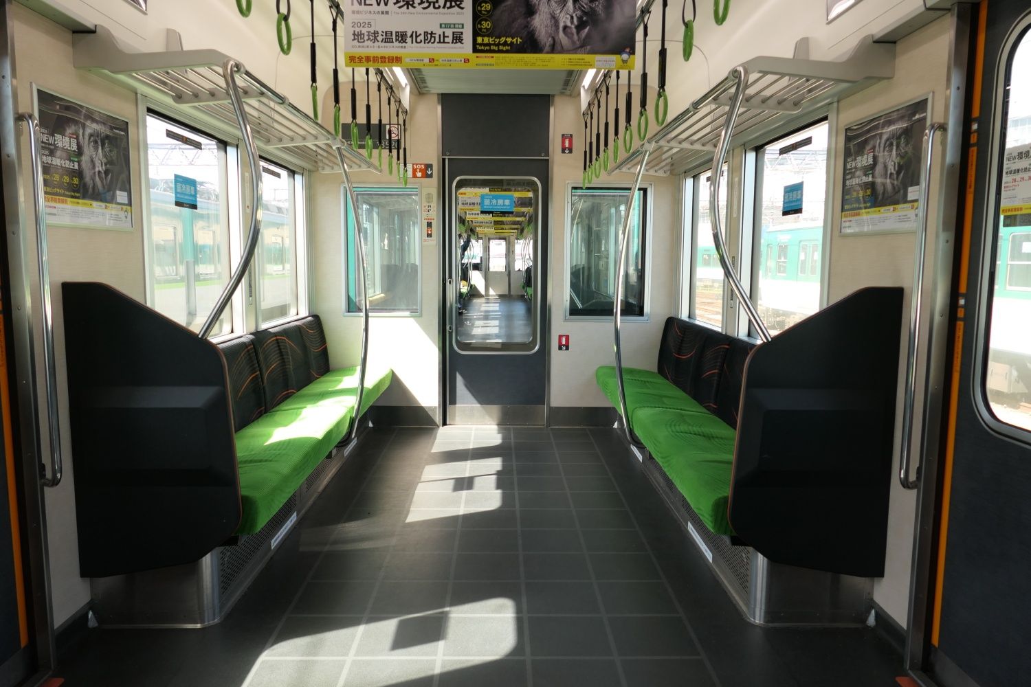 京阪電気鉄道13000系　車内