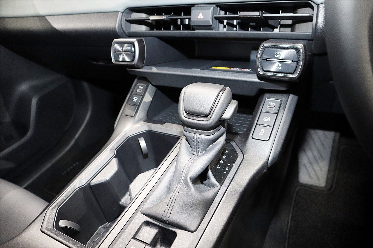 ジャパンモビリティショー2025に展示されたトヨタの新型「RAV4アドベンチャー」（筆者撮影）