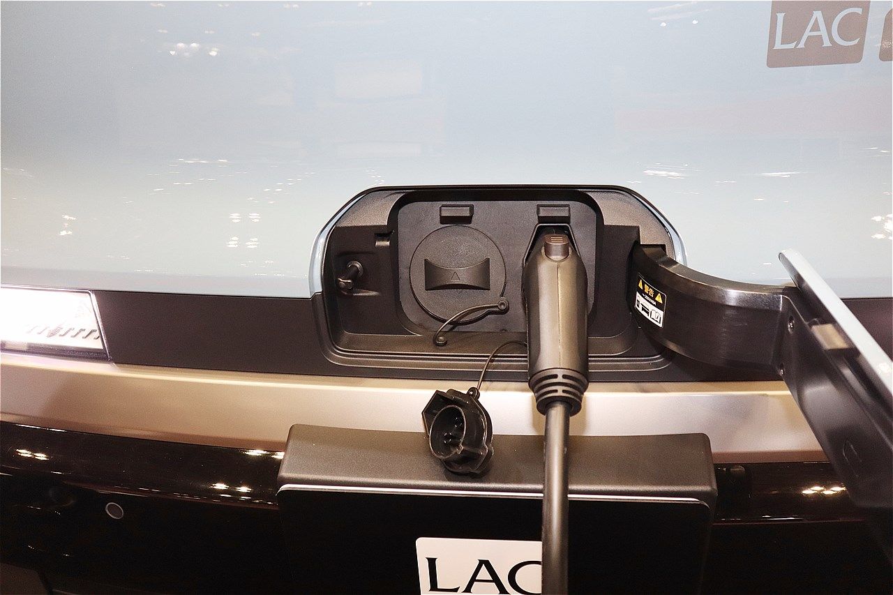 LACホールディングスのBEVキャンピングカー「LAC EVキャンパーP」（写真：筆者撮影）