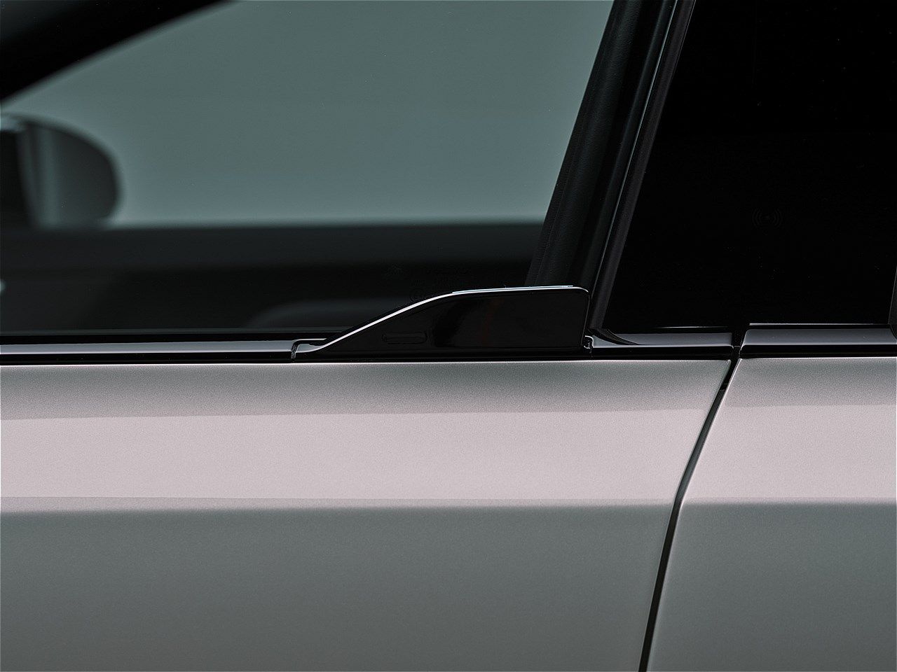 EX60と同時に発表されたボルボ「EX60クロスカントリー」（写真：ボルボ・カー・ジャパン）