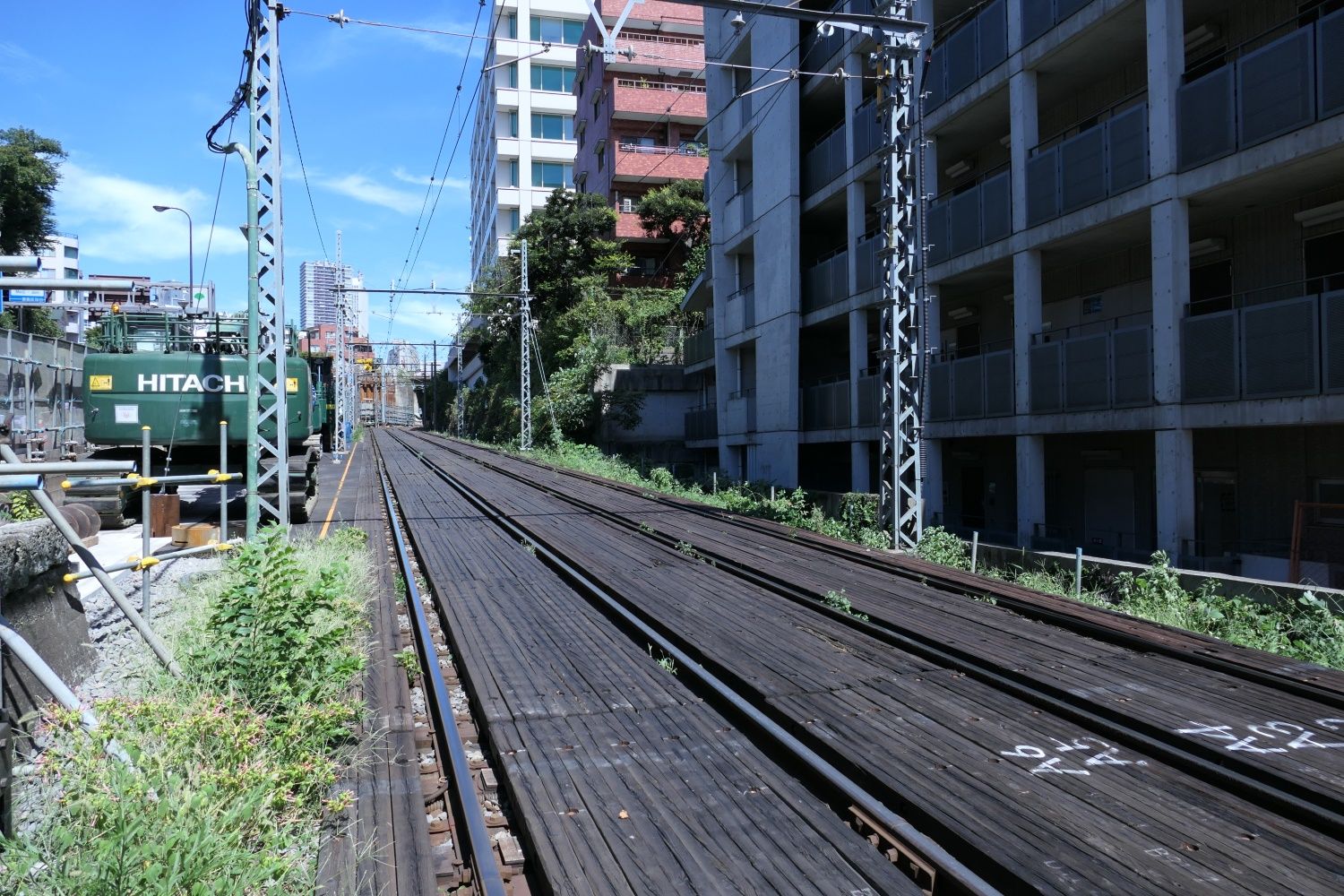 画面奥に千登世小橋（記者撮影）