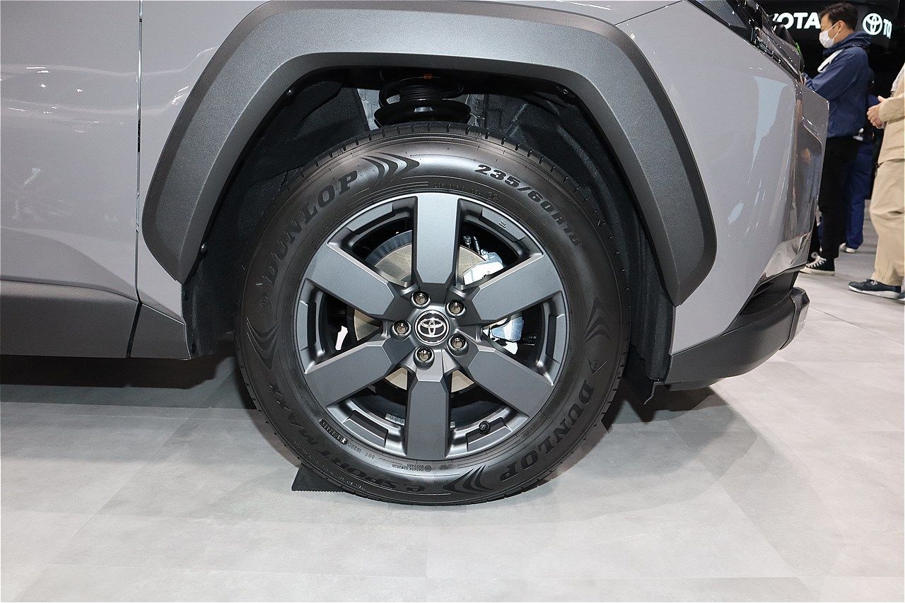 ジャパンモビリティショー2025に展示されたトヨタの新型「RAV4アドベンチャー」（筆者撮影）