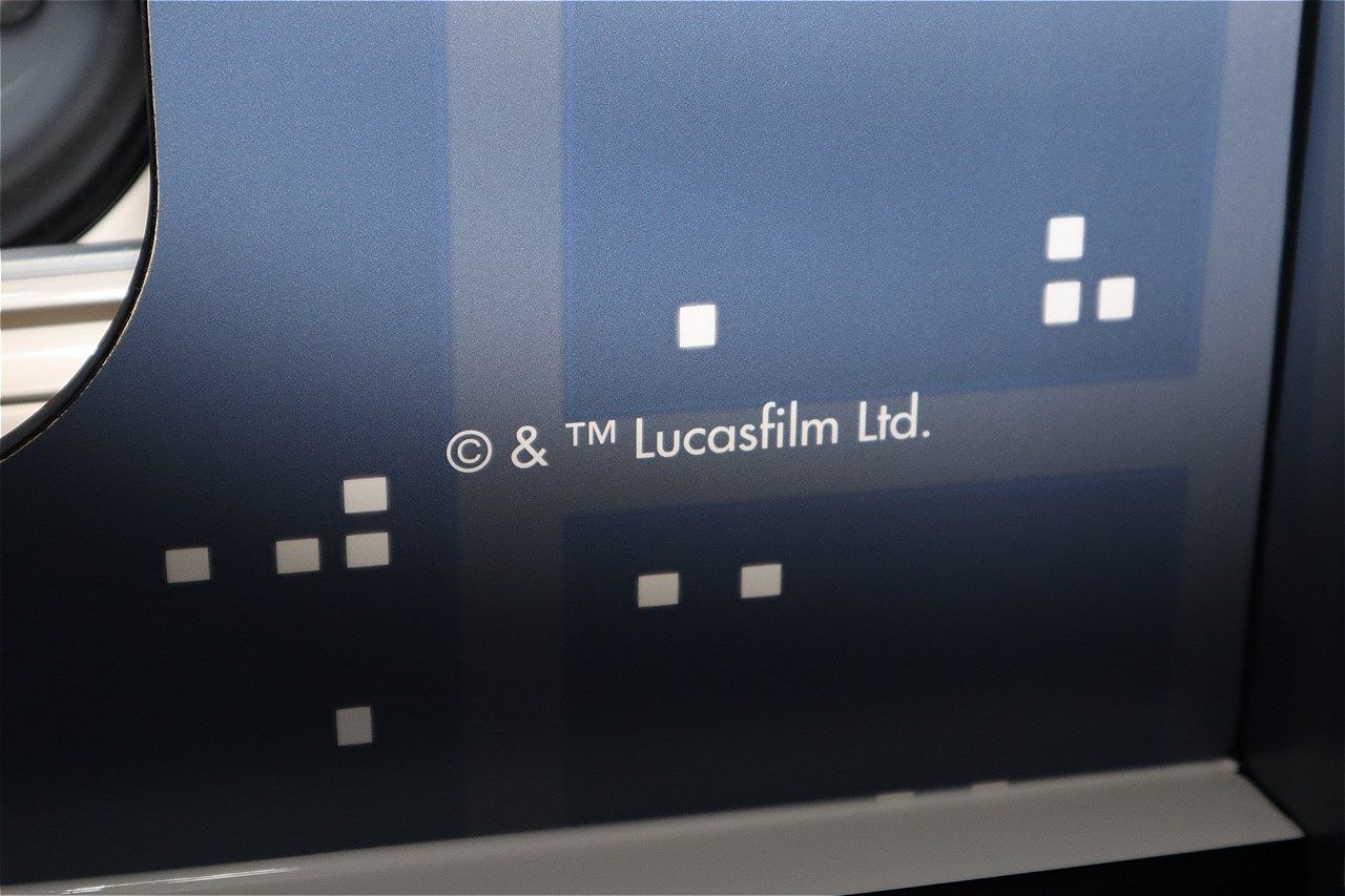 スター・ウォーズの世界観が広がるトイファクトリーのキャンピングカー「ダビンチ6.0＜スター・ウォーズ＞エディション」（筆者撮影）