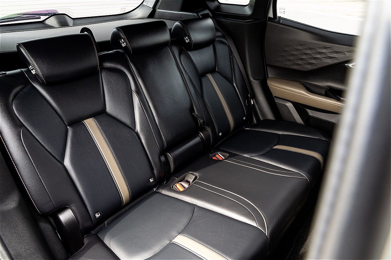 三菱の新型SUV「エクスフォースHEV」（筆者撮影）