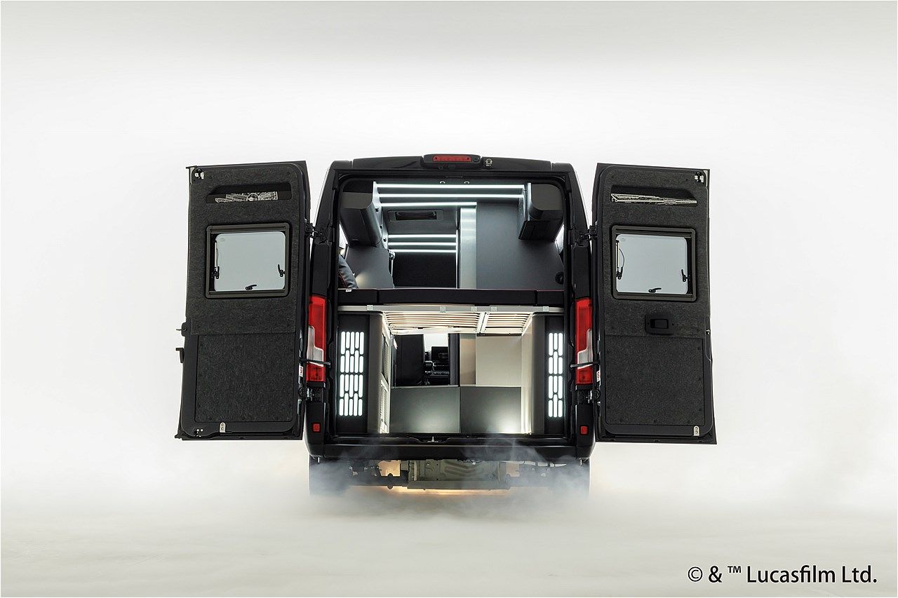 スター・ウォーズの世界観が広がるトイファクトリーのキャンピングカー「ダビンチ6.0＜スター・ウォーズ＞エディション」（写真：トイファクトリー）