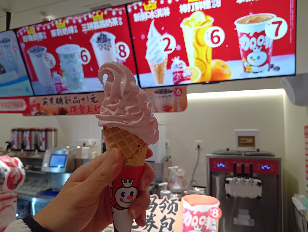 ソフトクリームは2元=44円くらいで食べられる（筆者撮影）