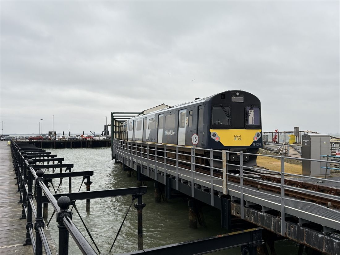 ライドピアヘッド駅に到着する電車（筆者撮影）