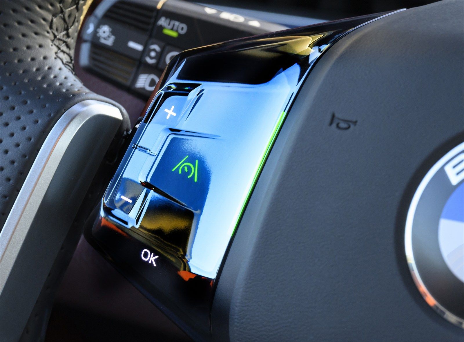 BMW iX3（写真：BMW）