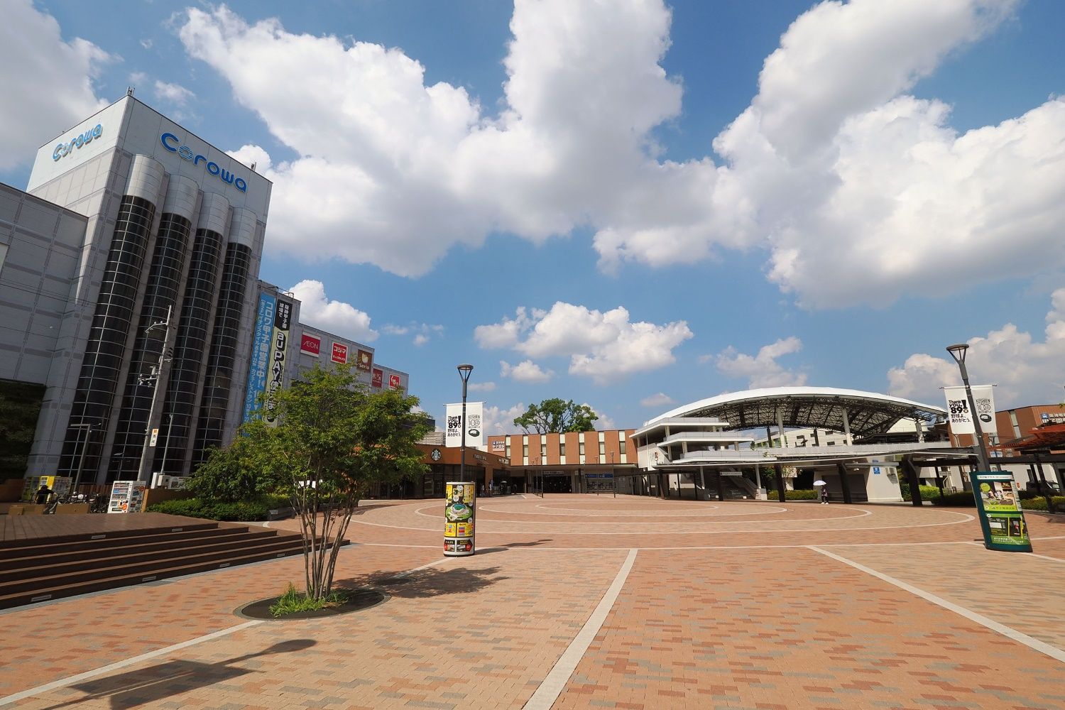 駅から球場へと続く広場は大規模リニューアルで大きく姿を変えた（撮影：伊原薫）