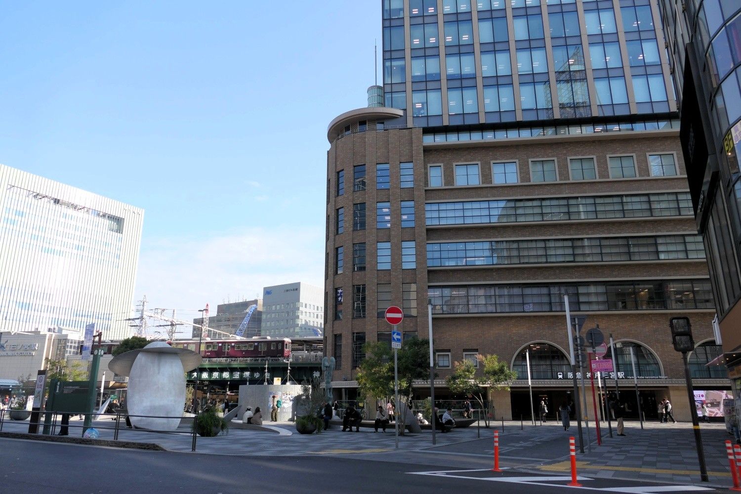 阪急神戸三宮駅に隣接する「サンキタ広場」（編集部撮影）