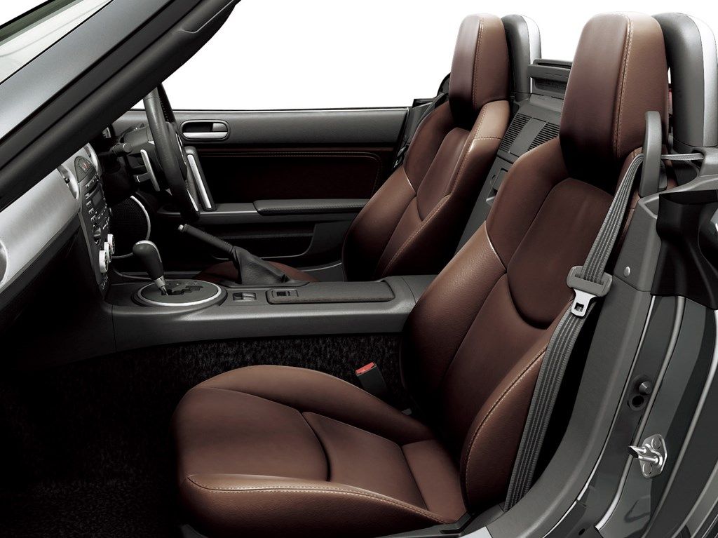 マツダの3代目「ロードスター（NC2）」（写真：マツダ）