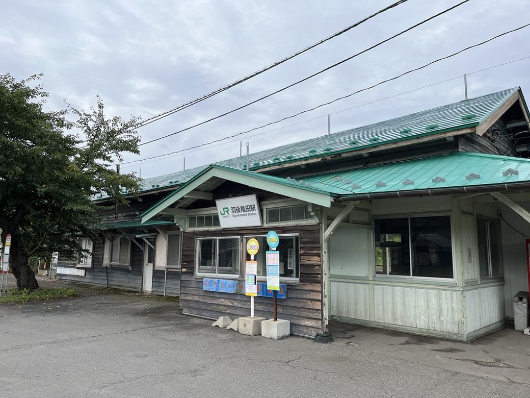 旅情を誘う駅舎（筆者撮影）