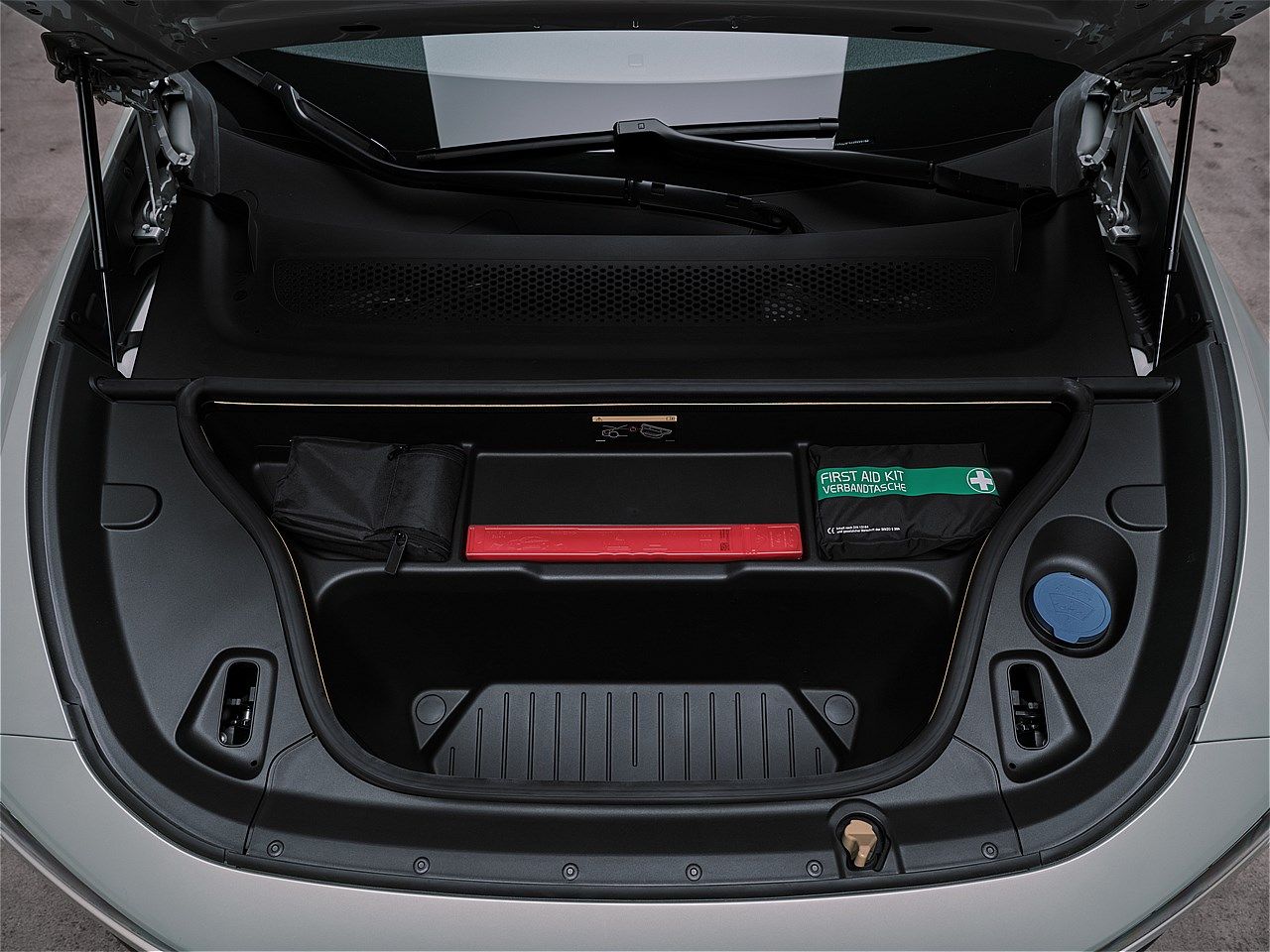 EX60と同時に発表されたボルボ「EX60クロスカントリー」（写真：ボルボ・カー・ジャパン）