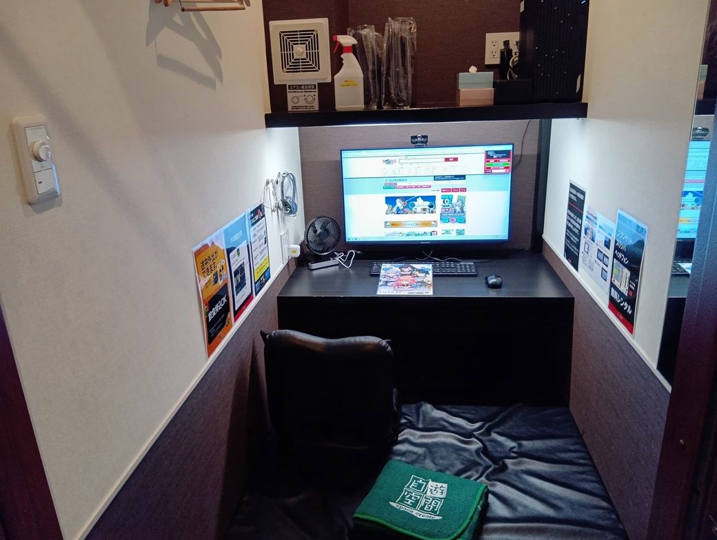 鍵付完全個室の中はこんな感じ（筆者撮影）