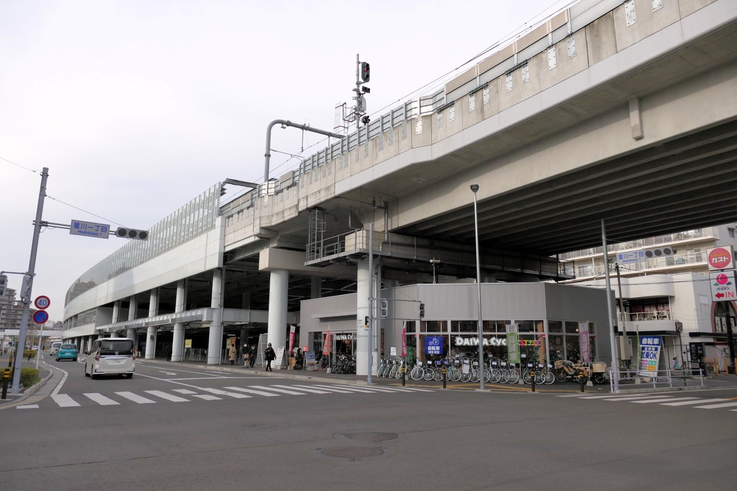 星川駅の東口側（記者撮影）