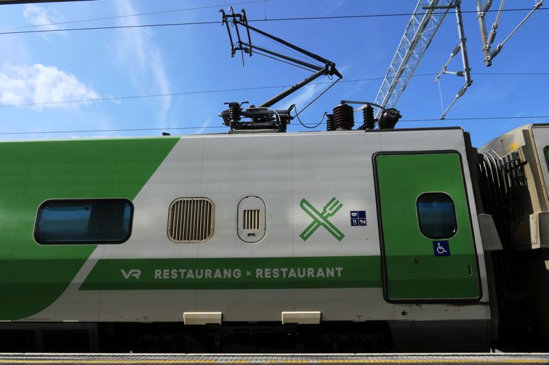 イタリア製「ペンドリーノ」も6両編成中1両は食堂車（筆者撮影）