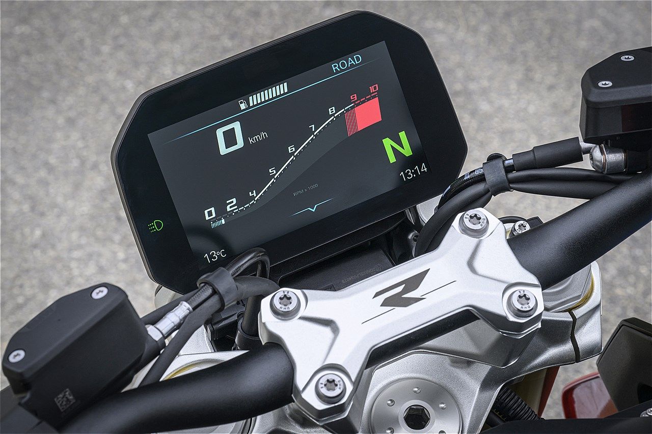 R1300GSでもお馴染みの6.5インチのフルカラーTFTディスプレイを標準装備（写真：BMW MOTORRAD）