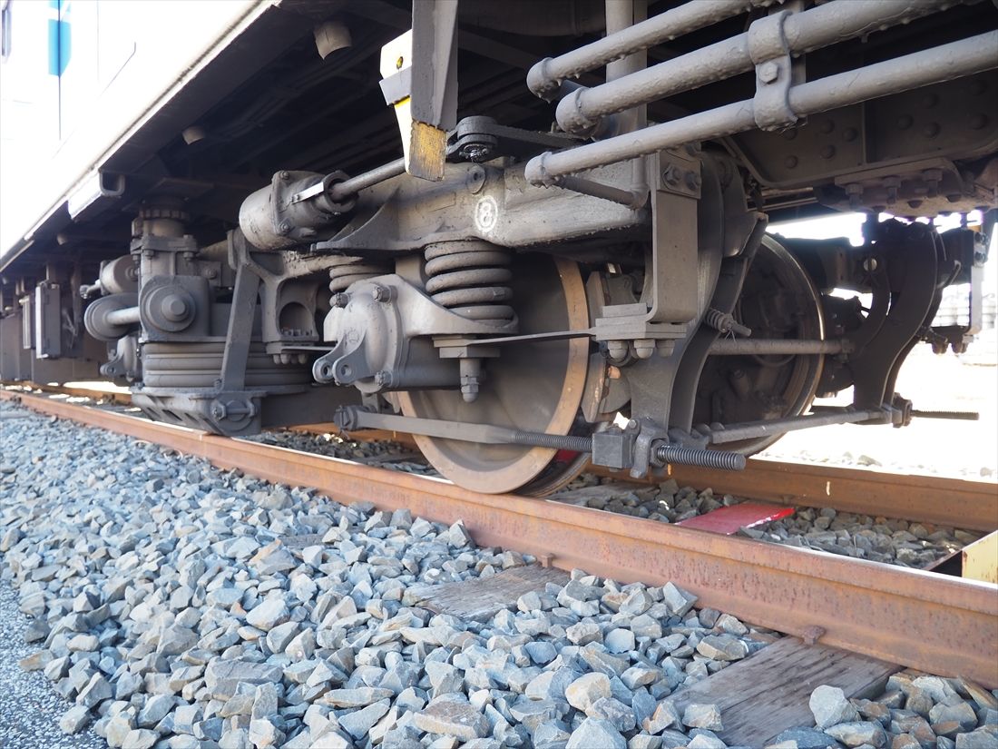 登場時は通勤電車ではまだ珍しかった空気ばねをいち早く採用した（記者撮影）