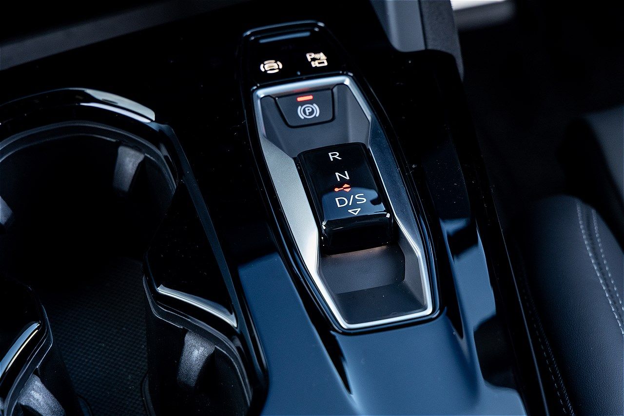 アウディの新型「SQ5スポーツバック」（写真：三木 宏章）