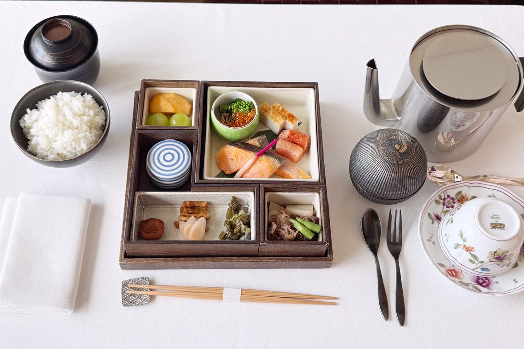 ブルガリホテル東京、ルームサービスの和朝食は折箱入り（写真：筆者撮影）