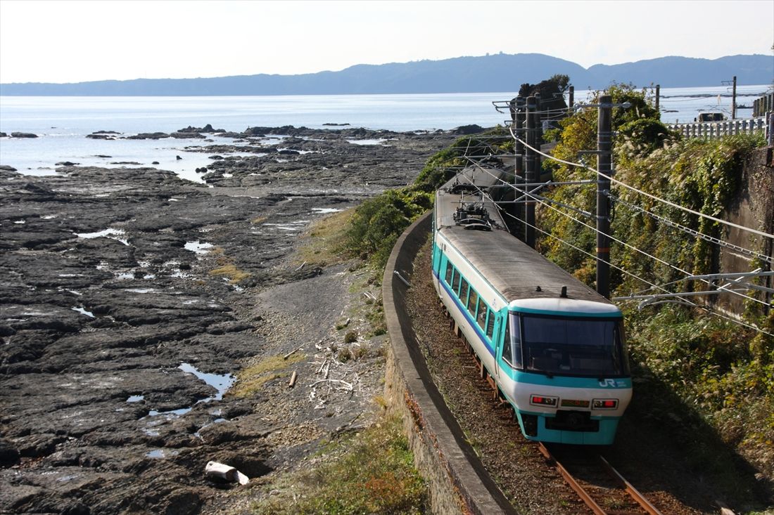 新塗装となった「スーパーくろしお」（撮影：南正時）