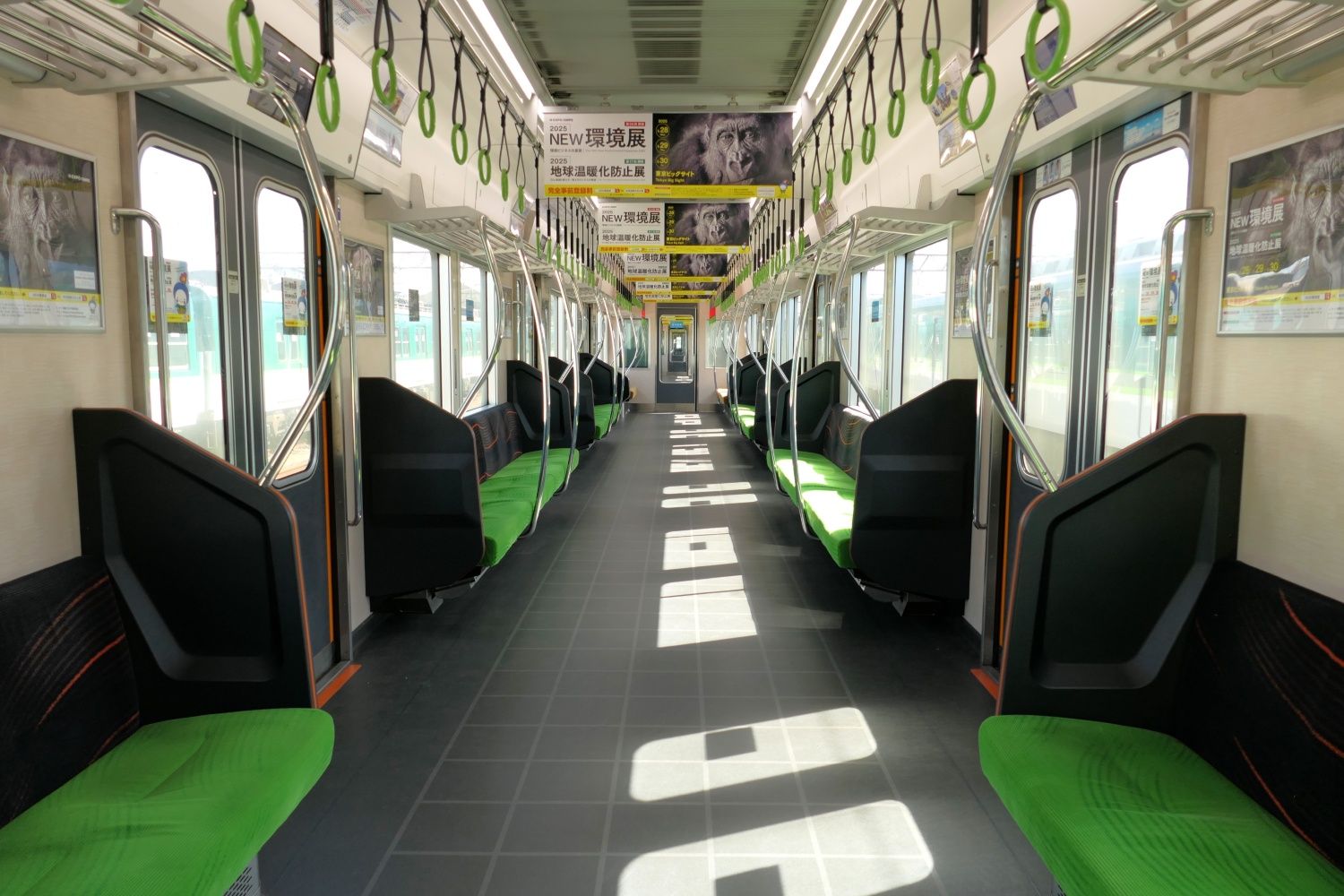 京阪電気鉄道13000系　車内
