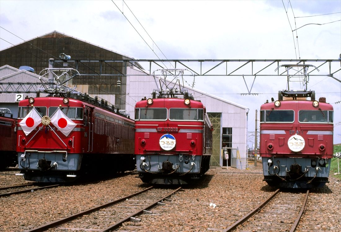 EF70形（左の2両）と並んだEF81形のトップナンバー（撮影：南正時）