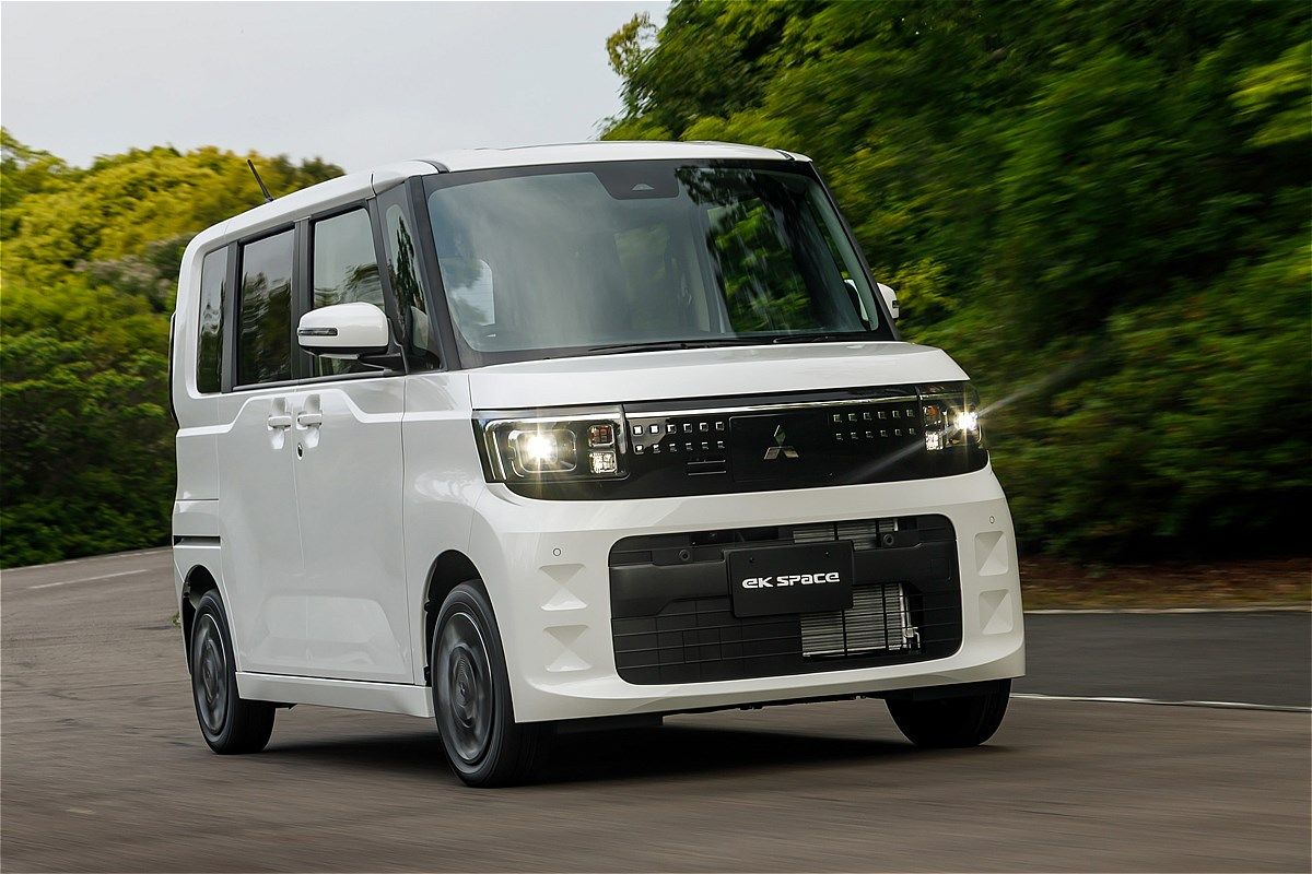 三菱から発売された軽スーパーハイトワゴンの新型「eKスペース」（写真：三菱自動車）