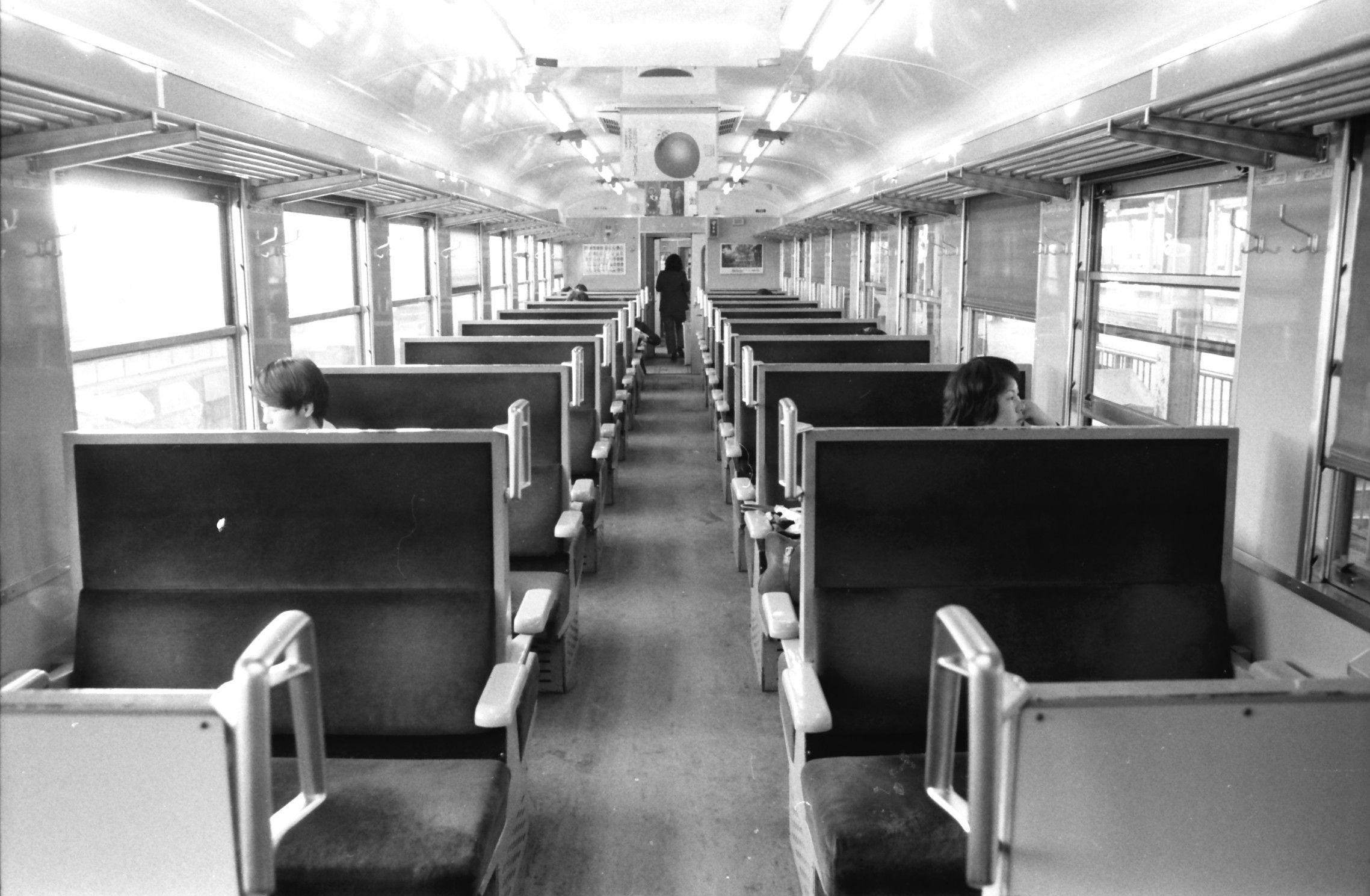 急行「くずりゅう」の車内（撮影：南正時）