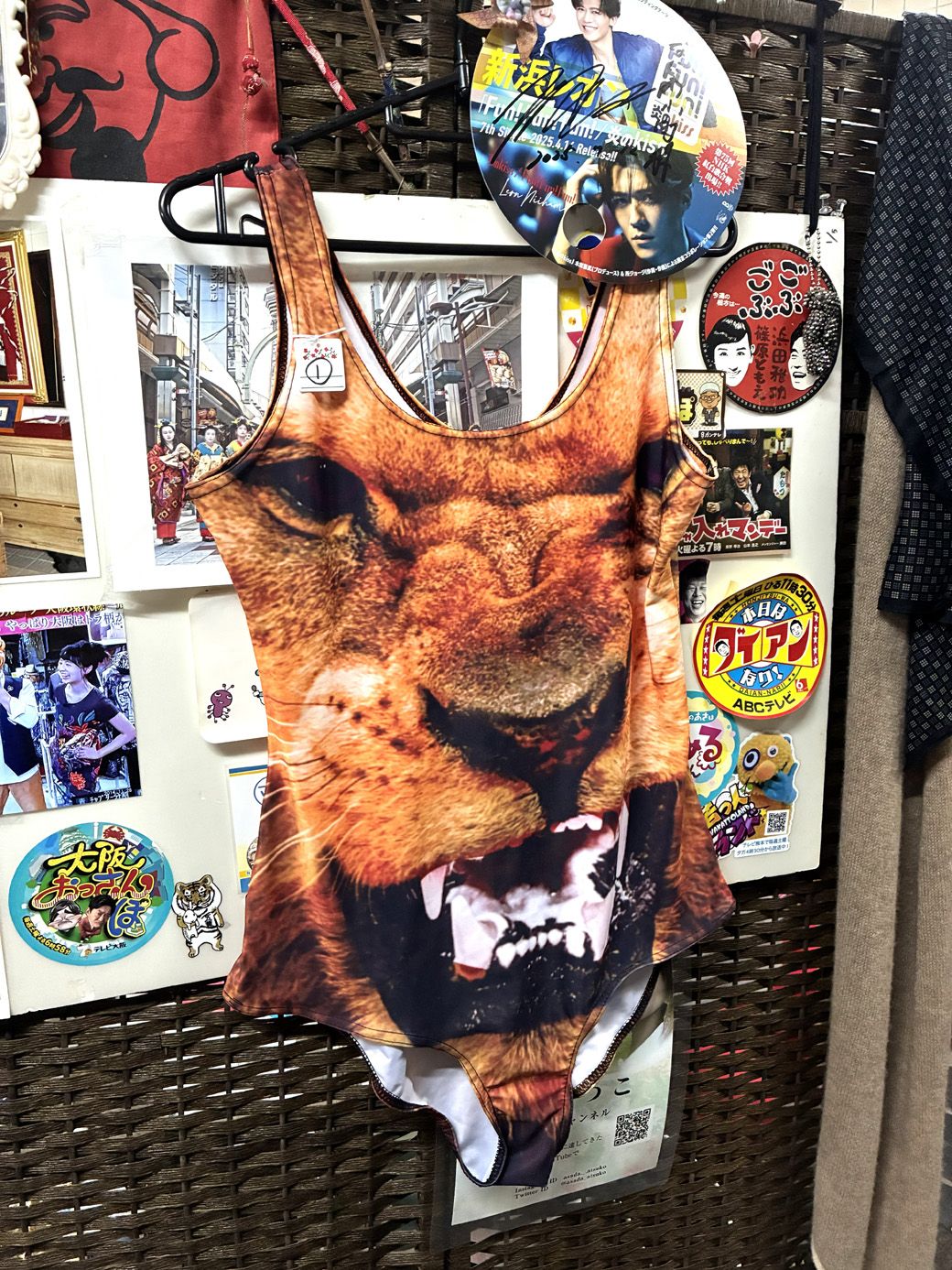 ライオン柄の水着。ビーチの主役になれること間違いなし！（筆者撮影）