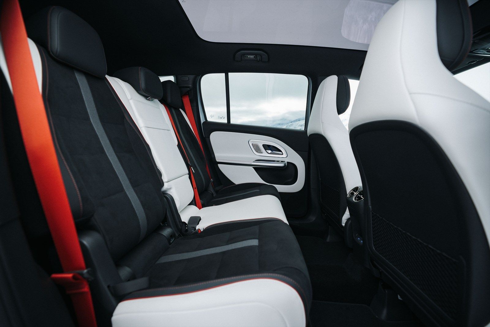 メルセデス・ベンツGLB（写真：Mercedes-Benz）