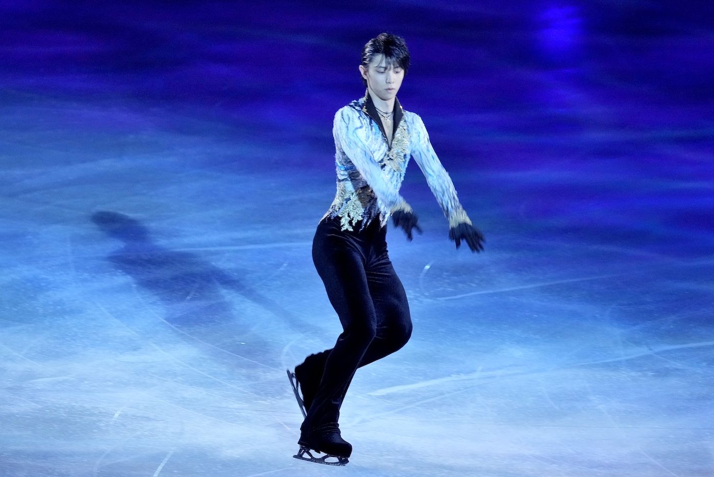 羽生結弦さん。演技中予定していた「4回転トウループ＋3回転トウループ」の2つ目が2回転になったが、その後、3回転アクセルに続くジャンプを予定の2回転ではなく3回転トウループに変更するという「リカバリー」を行い、観客を驚かせた。「スターズ・オン・アイス ジャパンツアー2023」2023年4月6日 横浜公演初日（撮影：梅谷秀司）