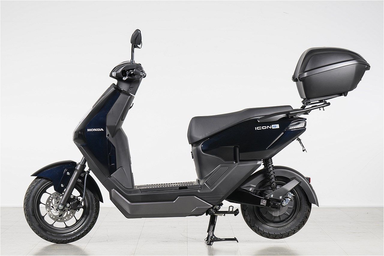 原付一種のホンダ新型電動スクーター｢アイコンe:｣（写真：ホンダモーターサイクルジャパン）