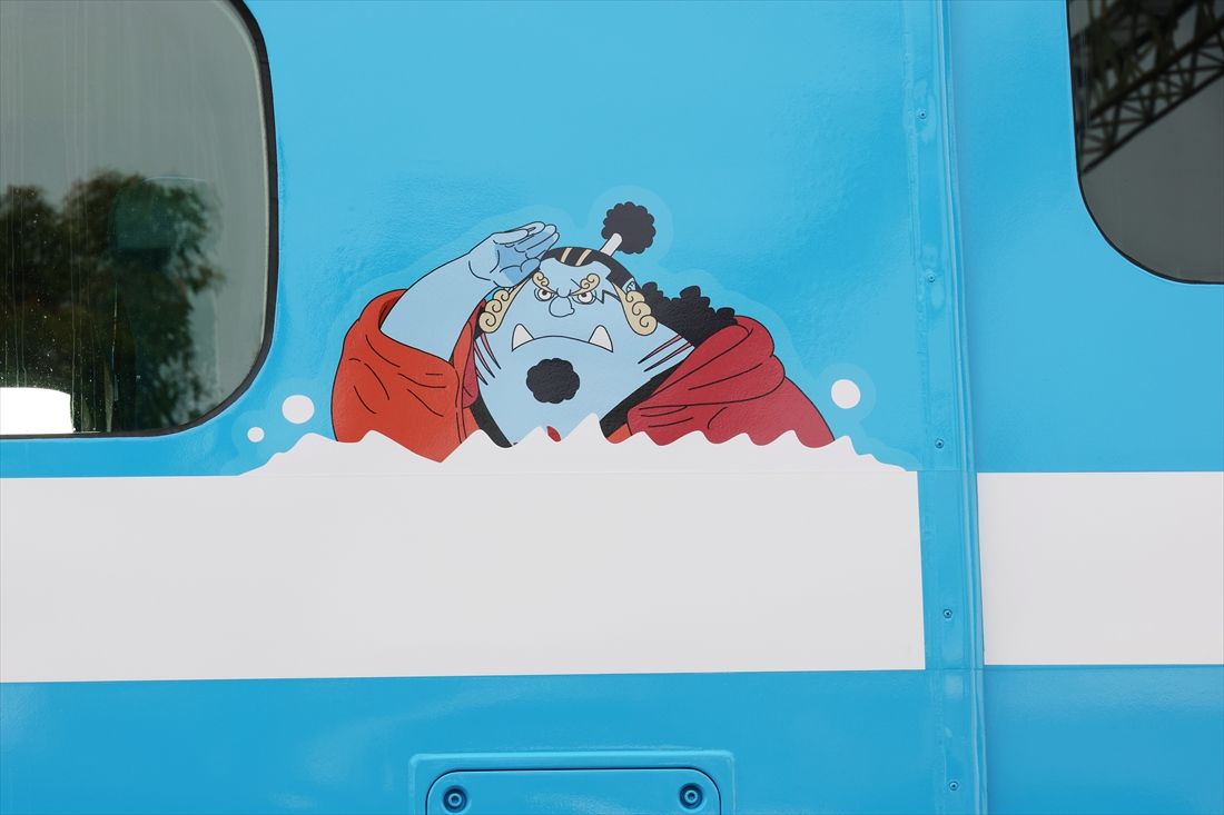 車両のあちこちにキャラクターのラッピングを施している（撮影：尾形文繁）