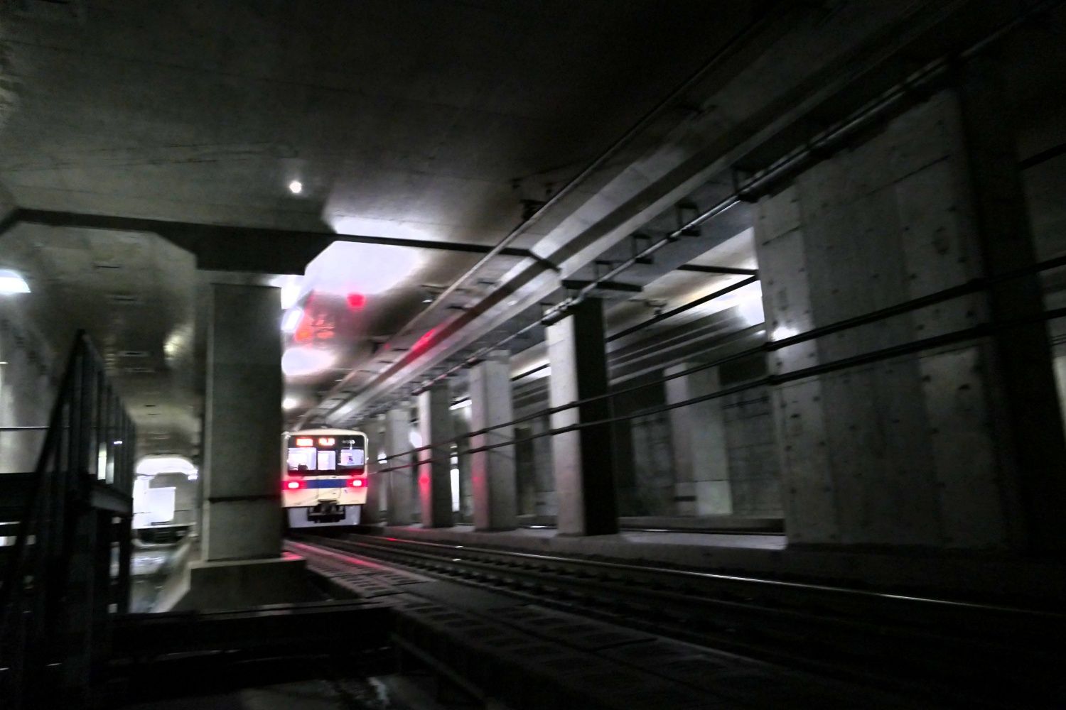 世田谷代田駅　急行線階
