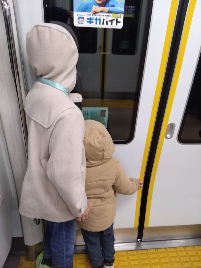 息子２人とお出かけ（写真：中山さん提供）