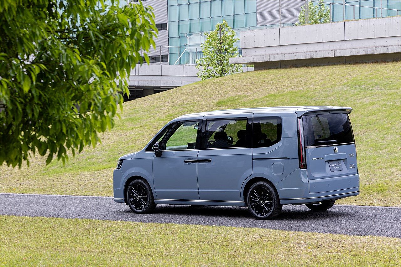 ホンダ「ステップワゴン e：HEV スパーダ  プレミアムライン ブラック エディション」（写真：三木 宏章）
