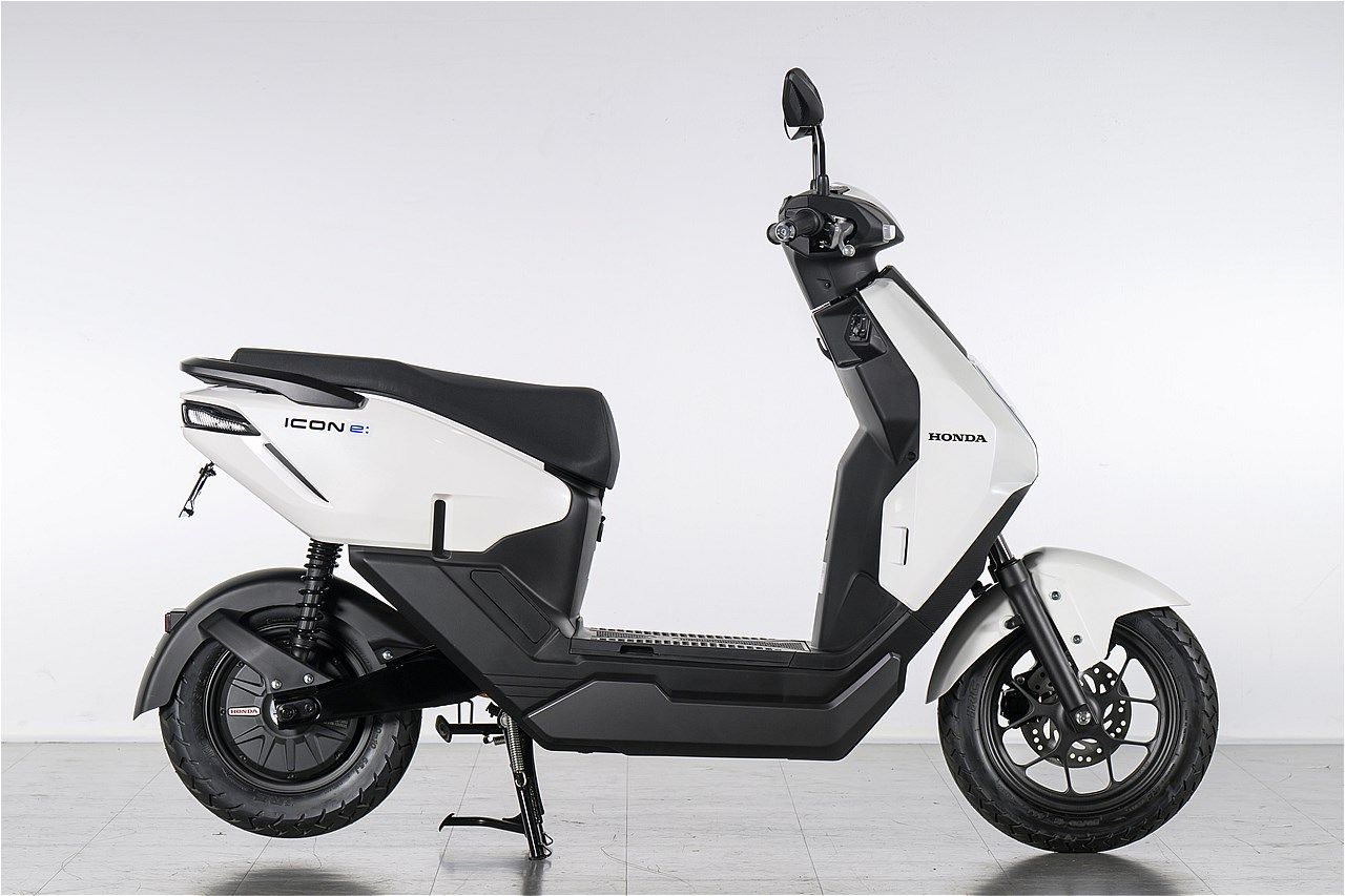 原付一種のホンダ新型電動スクーター｢アイコンe:｣（写真：ホンダモーターサイクルジャパン）