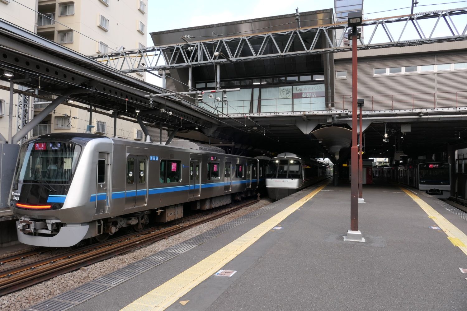 小田急　秦野駅　ホーム
